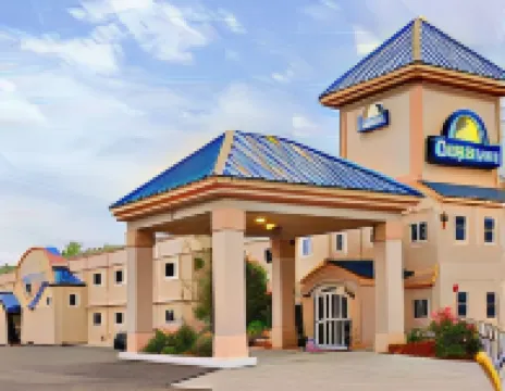 Days Inn by Wyndham Ridgefield NJ Hotels near George Washington Bridge