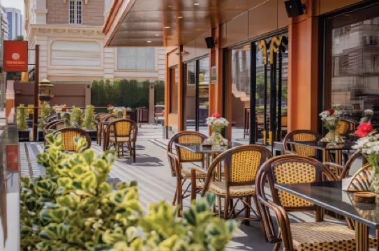 Samala Hotel Bangkok Отели рядом с достопримечательностью «Сэнсэп»