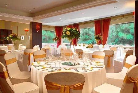 Grand Hotel Gosforth Park Отели рядом с достопримечательностью «Azure Garden Centre & Cafe»