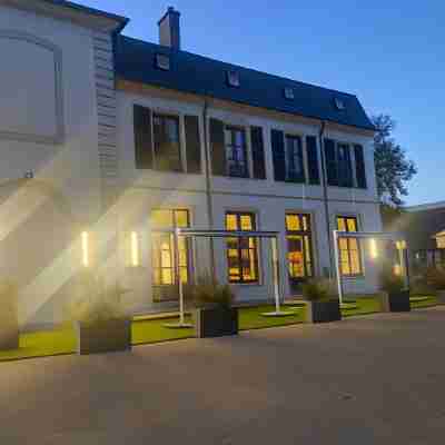 Hôtel Au Château Hotel Exterior