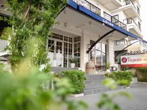 La Seine Hotel