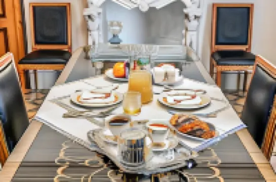 パラッツォスツニス - ディモラディシャルメ