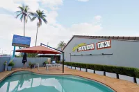 Sugar Country Motor Inn - piscina