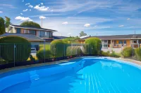 Middle Park Motel - Pools