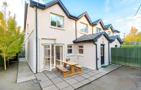 Foley's Guesthouse & Self Catering Holiday Homes Hotels near Teach Milseáin - House of Sweets