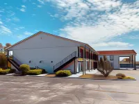 Econo Lodge Crystal Coast - Parkplatz