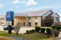 Baymont by Wyndham Bowling Green - Pet friendly