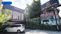 Sunrise Hotel Jombor Jogja - parking