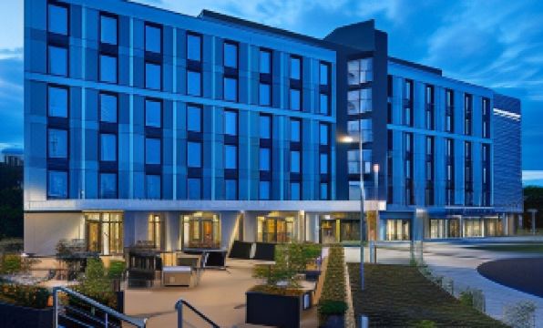 2. 코트야드 바이 ..