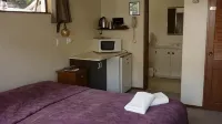 Carisbrook Motel - motel