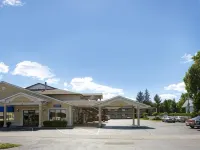 Howard Johnson by Wyndham Niagara Falls Hotels in Niagara Falls