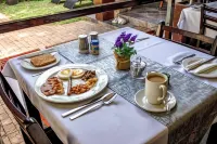 At Heritage House - breakfast