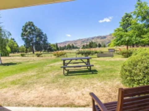 Lake Dunstan Motel Hotels in Cromwell