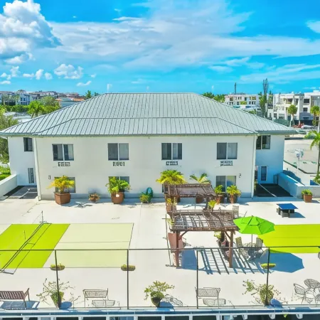 Naples Park Central Hotel