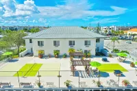 Naples Park Central Hotel Hotels near Lowdermilk Park