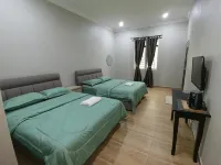Faris's Homestay & Resort Hotels in Kampung Raja