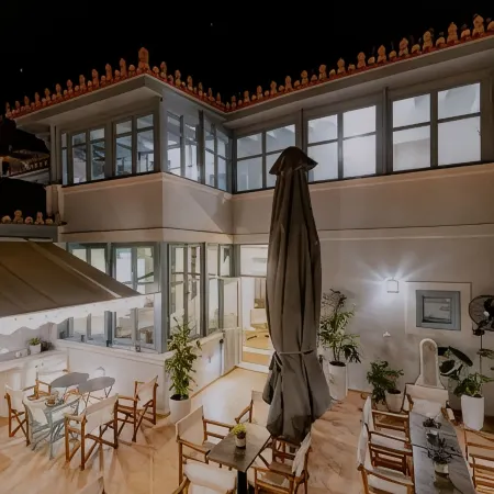 999 Luxury Hotel