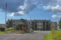Cozy condo on Beech Mountain. with skiing, hiking,  wineries and waterfalls.