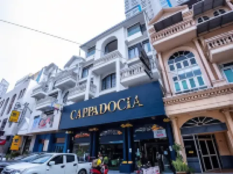 Kiwi Capsule Hotel Hotels near Noble Remix