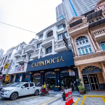 Kiwi Capsule Hotel Отели рядом с достопримечательностью «Станция надземного метро Siam»