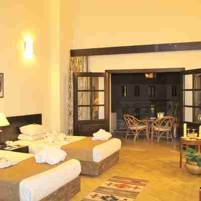 Rohanou Beach Resort Rooms