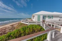 Elbow Reef Hotels in Elbow Cay