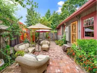 Enchanting Cottage in Woodstock Hotels near Crystal Springs Rhododendron Garden