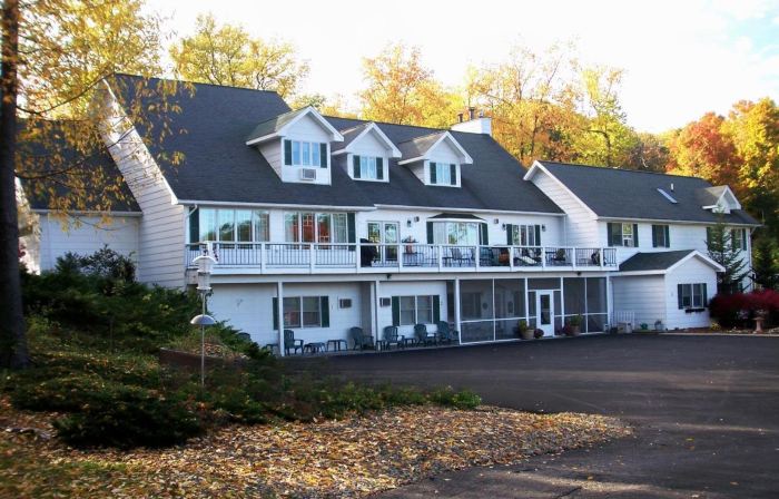 Longhouse Manor B&B