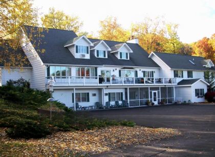 Longhouse Manor B&B