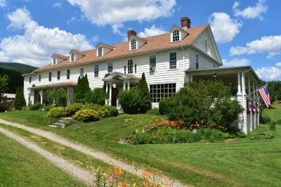 Harbour House Inn B&B Hotels in Adams
