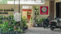Vandhela Homestay Syariah Mitra RedDoorz Hotels near al-Akbar National Mosque Surabaya