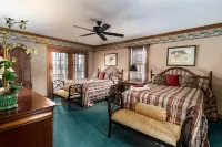 Stunning Golf Views on Pinehurst National No. 9. A Luxurious Retreat Awaits.
