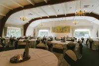 Town & Country Inn & Resort Hotels in Gorham