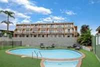 Sapphire Waters Motor Inn - Beach