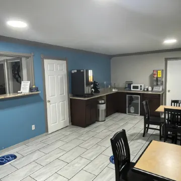 Days Inn by Wyndham Pratt