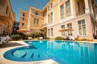 Tresor Le Palais Timisoara, Curio Collection by Hilton - Pool