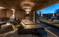 Presulis Hideaway Apartments & Restaurant Hotels in Tires