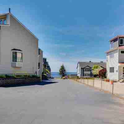 Luxury Home on North Beach-NEW Heated Pool & Hot Tub, Firepit, Game Room & More! Hotel Exterior