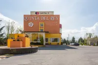 Howard Johnson by Wyndham Toluca Hotels near San Miguel