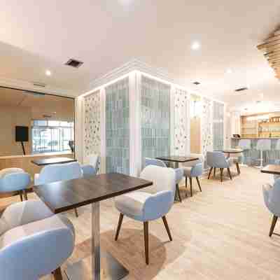 MERCURE GRENOBLE CENTRE PORTE DES ALPES Dining/Meeting Rooms