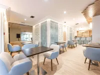 MERCURE GRENOBLE CENTRE PORTE DES ALPES Hotel in zona Eglise Saint Louis