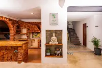 VIca Guest House Con Piscina en la Entrada de la Zona Hotelera