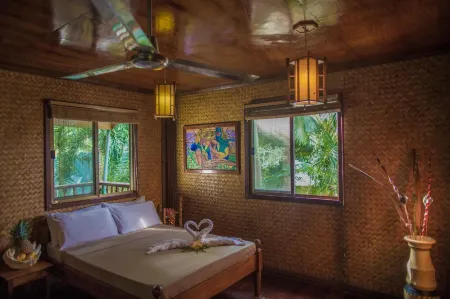 La Salangane Caalan Beach Villa Отели рядом с достопримечательностью «Парадайс Бич»