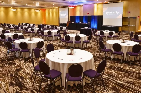 Deerfoot Inn and Casino Отели рядом с достопримечательностью «Pearle Vision»