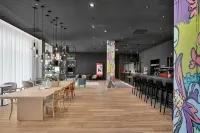 IntercityHotel Breda Hotels in Made
