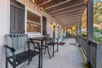 Charming Lakefront Retreat with Easy Access and Scenic Views - Cozy Getaway Hotels in Lake Lure