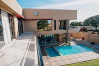 Escapade Lux Hotels in Kopong