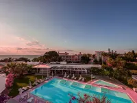 Marathon Beach Resort Hotels in Неа-Макрі