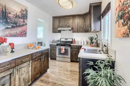 Entire Remodeled House 2B1B in LA w/self check-in