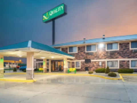 Quality Inn & Suites Hotels in Vermilion County